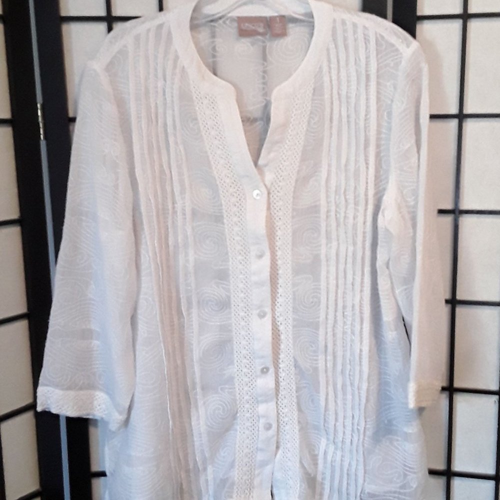 CHICO'S Sheer Swirl Tucked Front Buttondown Shirt